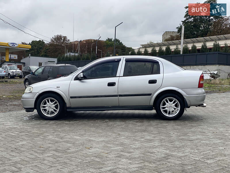Седан Opel Astra 2005 в Ровно