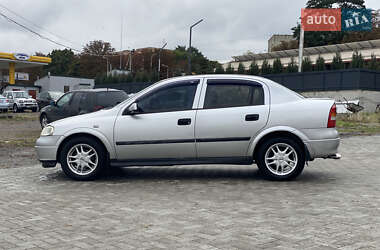 Седан Opel Astra 2005 в  фото 2 Седан Opel Astra 2005 в