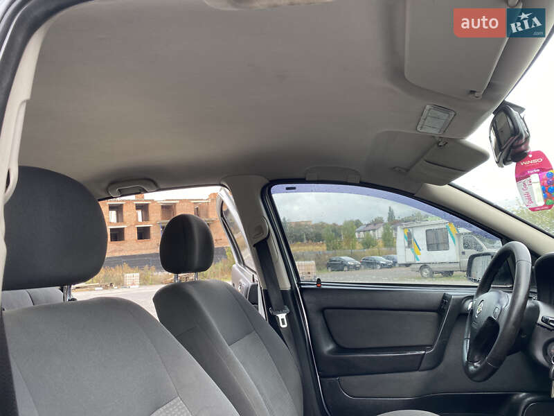 Седан Opel Astra 2005 в Ровно