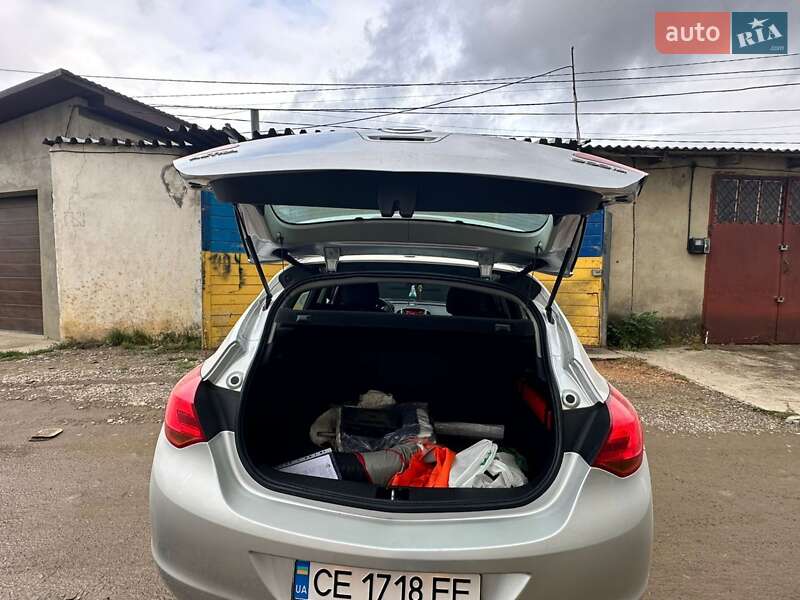 Хэтчбек Opel Astra 2010 в Черновцах