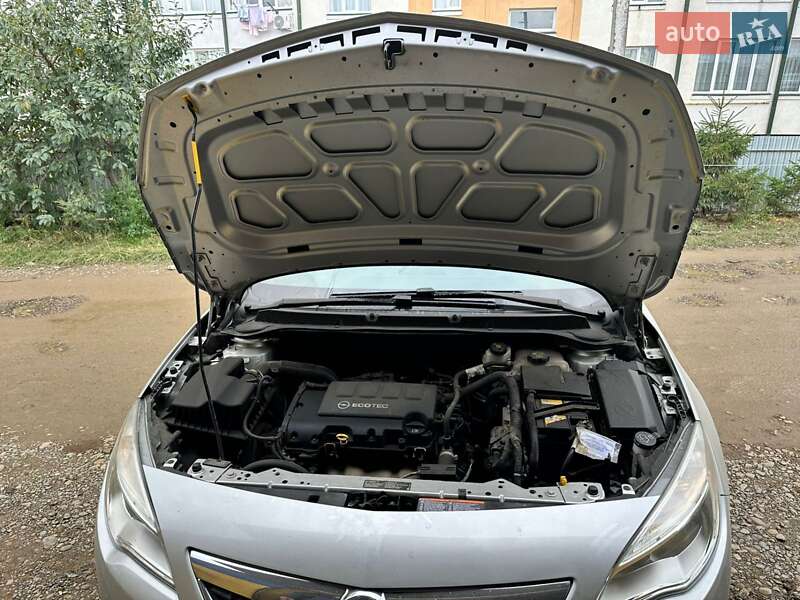 Хэтчбек Opel Astra 2010 в Черновцах