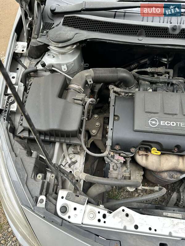 Хэтчбек Opel Astra 2010 в Черновцах