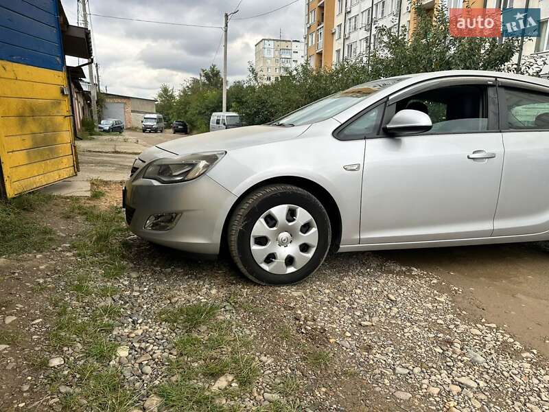 Хэтчбек Opel Astra 2010 в Черновцах