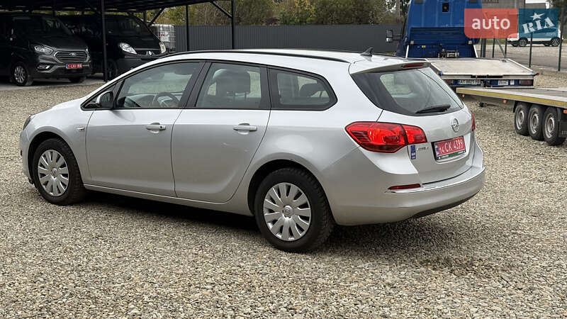Универсал Opel Astra 2015 в Калуше