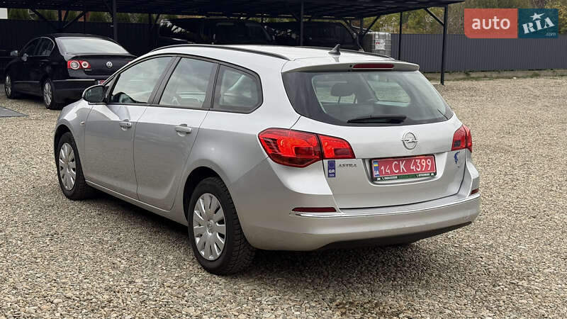 Универсал Opel Astra 2015 в Калуше