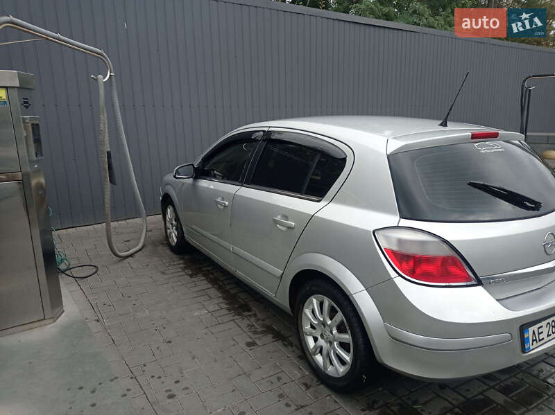 Хэтчбек Opel Astra 2005 в Николаеве