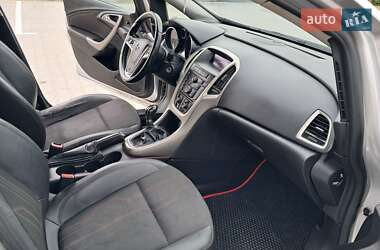 Универсал Opel Astra 2012 в 