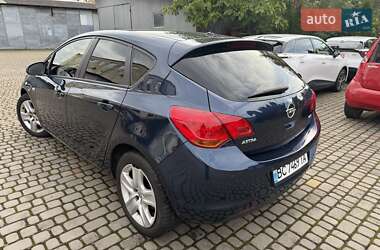 Хэтчбек Opel Astra 2010 в 