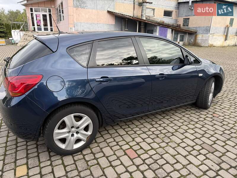 Хэтчбек Opel Astra 2010 в Шептицькому