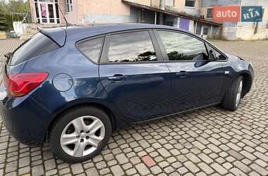 Хэтчбек Opel Astra 2010 в 