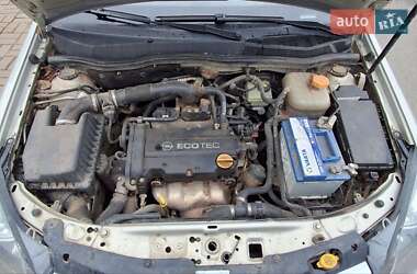 Хэтчбек Opel Astra 2006 в 
