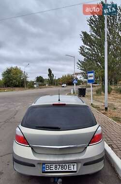 Хэтчбек Opel Astra 2006 в 