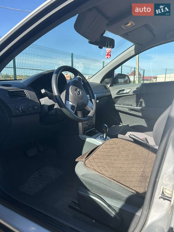 Хетчбек Opel Astra 2012 в Борисполі