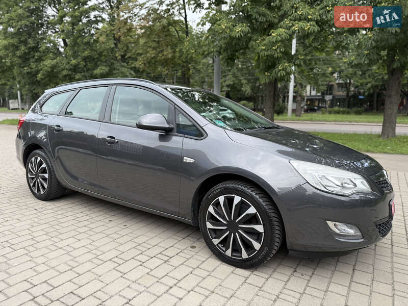 Универсал Opel Astra 2011 в Ровно