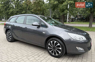 Универсал Opel Astra 2011 в 