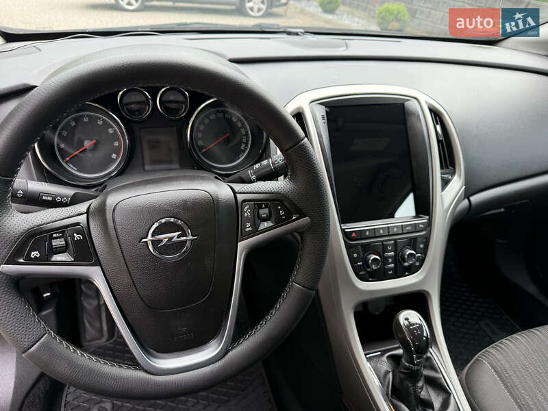Универсал Opel Astra 2011 в Ровно