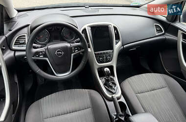 Универсал Opel Astra 2011 в 