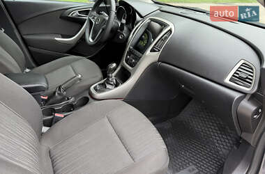 Универсал Opel Astra 2011 в 