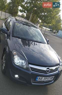 Універсал Opel Astra 2010 в Дніпрі