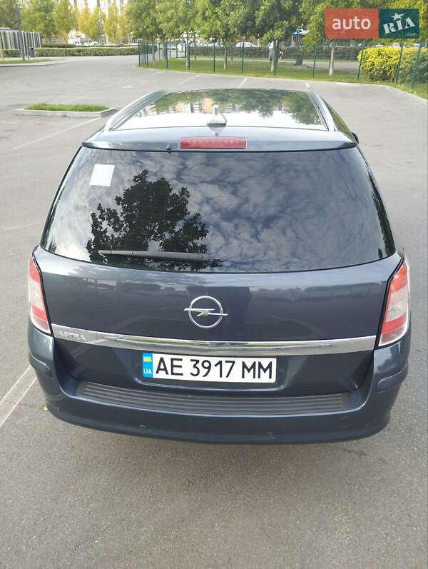 Универсал Opel Astra 2010 в Днепре