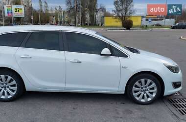 Универсал Opel Astra 2013 в 