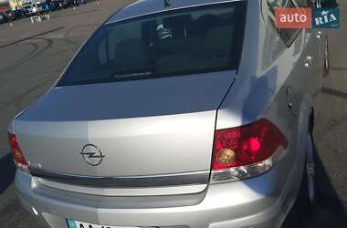 Седан Opel Astra 2011 в 