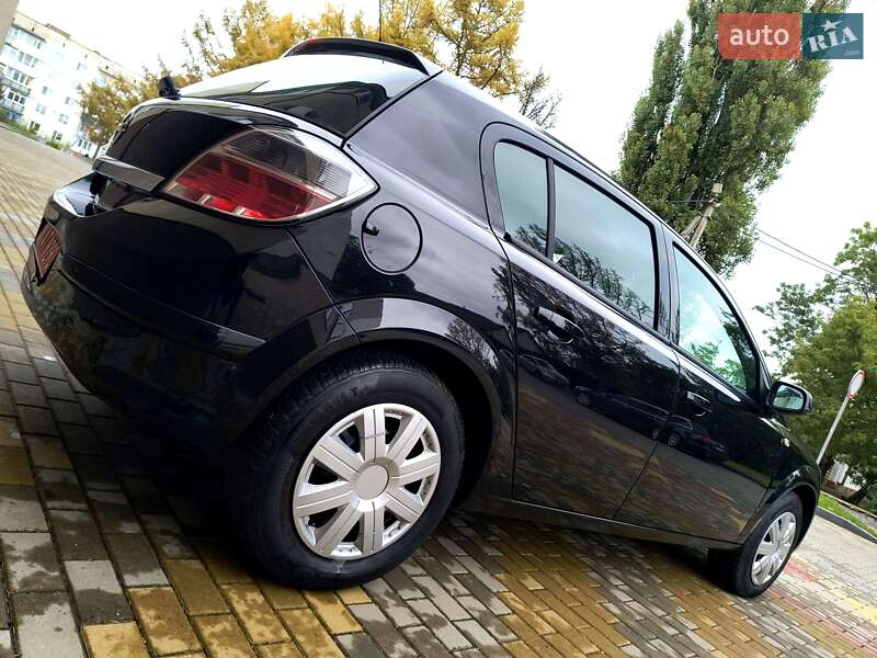 Хэтчбек Opel Astra 2009 в Звягеле