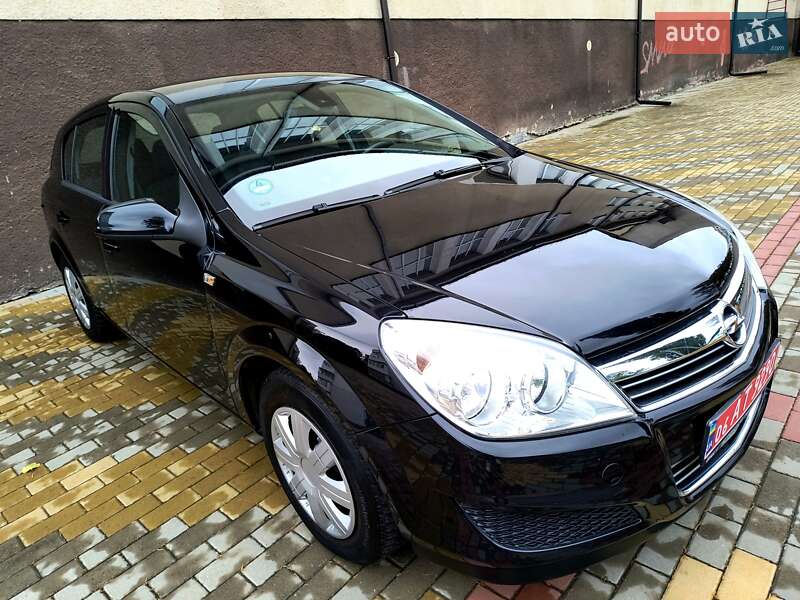Хэтчбек Opel Astra 2009 в Звягеле