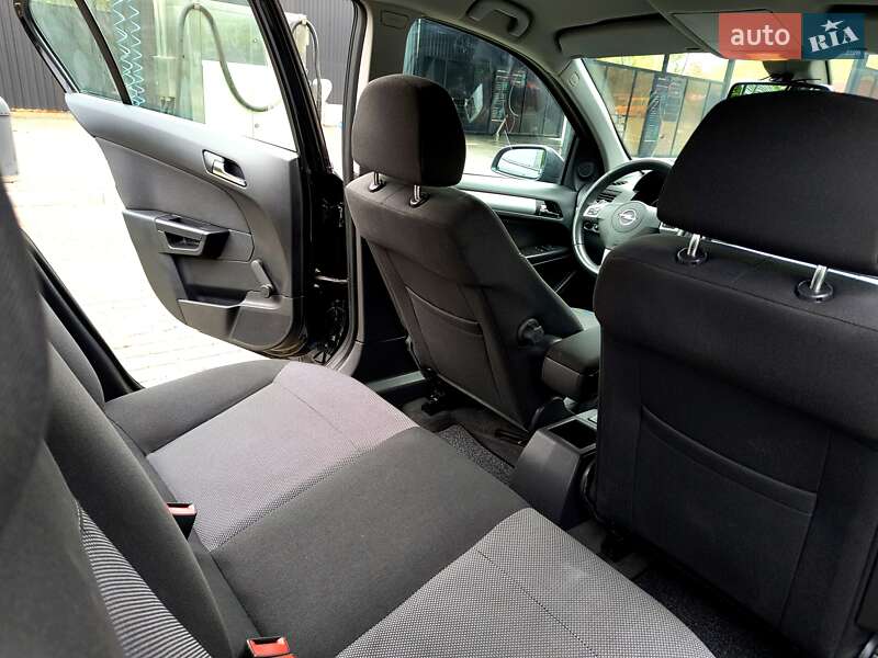 Хэтчбек Opel Astra 2009 в Звягеле