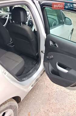 Универсал Opel Astra 2012 в 