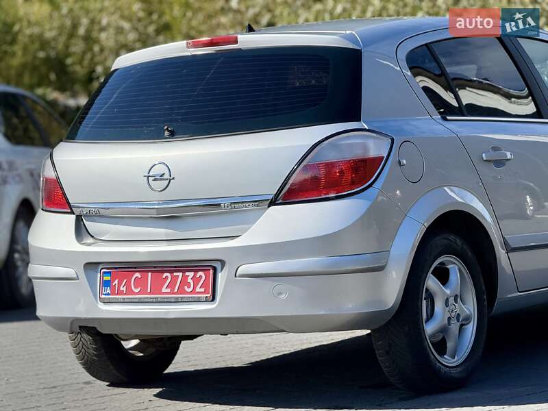 Хэтчбек Opel Astra 2006 в Межгорье
