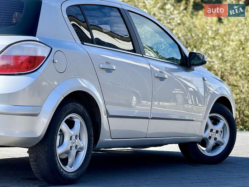 Хэтчбек Opel Astra 2006 в Межгорье