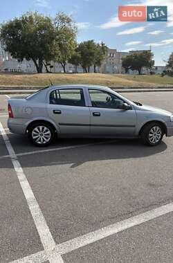 Седан Opel Astra 2006 в 