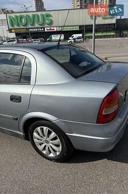 Седан Opel Astra 2006 в 