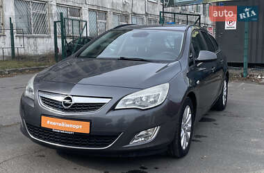 Универсал Opel Astra 2011 в 