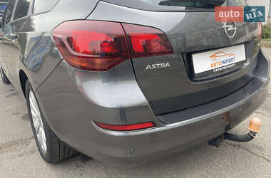 Универсал Opel Astra 2011 в 