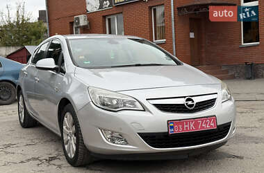 Хэтчбек Opel Astra 2010 в 
