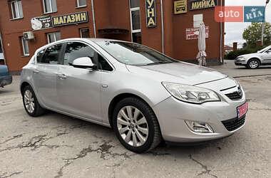 Хэтчбек Opel Astra 2010 в 
