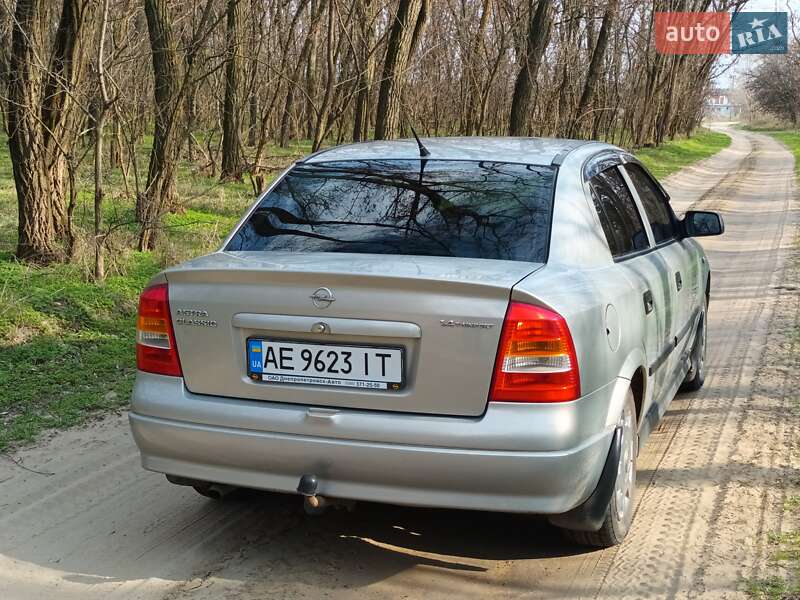 Седан Opel Astra 2006 в Днепре