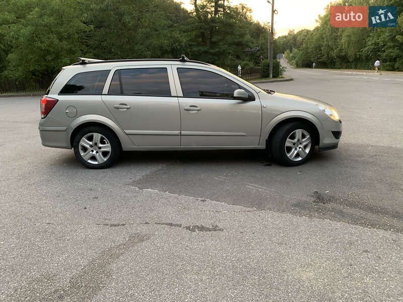 Универсал Opel Astra 2009 в Дрогобыче