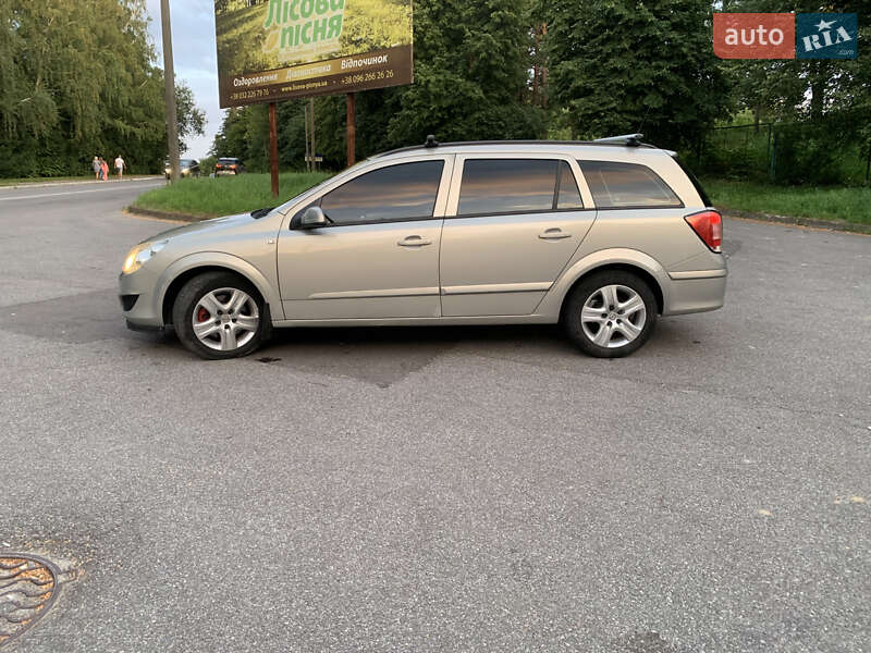 Универсал Opel Astra 2009 в Дрогобыче