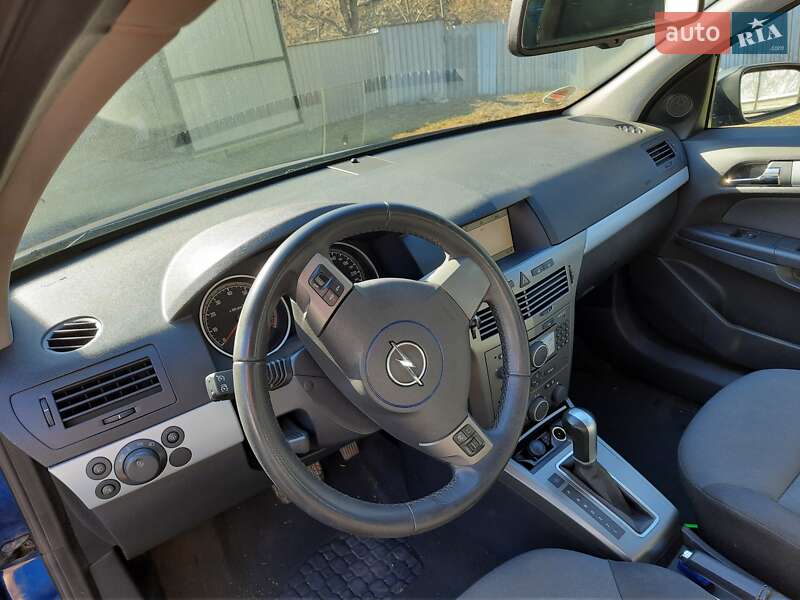 Хэтчбек Opel Astra 2006 в Городенке