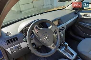 Хэтчбек Opel Astra 2006 в 