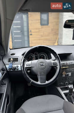 Универсал Opel Astra 2005 в 