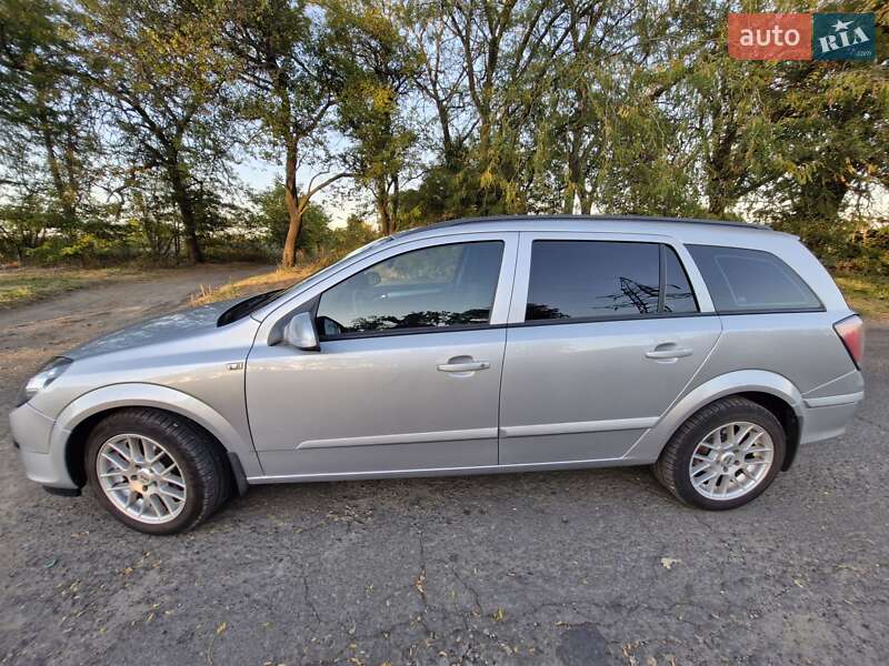 Универсал Opel Astra 2006 в Смеле