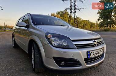 Універсал Opel Astra 2006 в Смілі