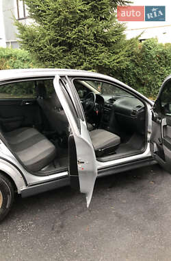 Седан Opel Astra 2005 в 