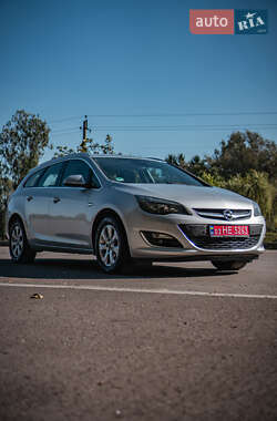 Универсал Opel Astra 2014 в Бурштыне