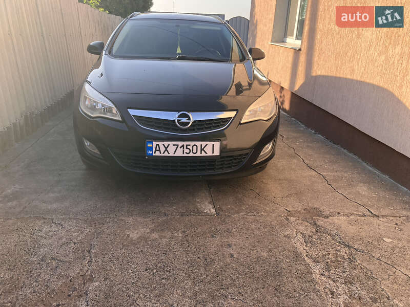 Opel Astra 2011 Opel Astra 2011