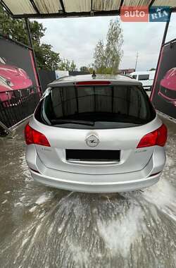 Универсал Opel Astra 2011 в 